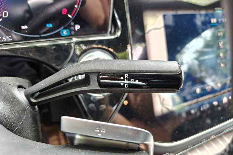 Used Mercedes-Benz E-Class 2025 Facelift E 300 L Luxury Edition Gear Lever