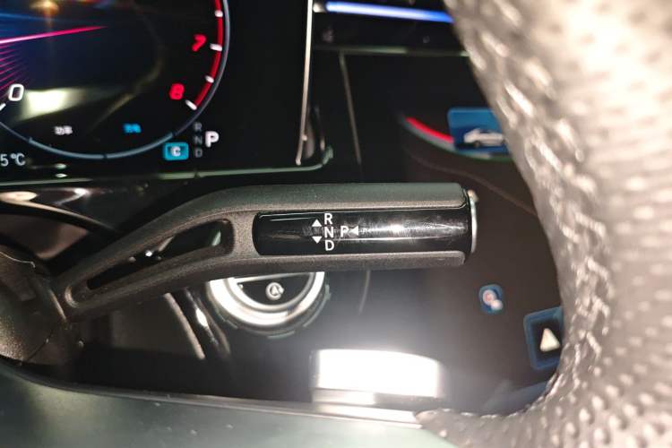 Used Mercedes-Benz E-Class 2025 Facelift E 300 L Luxury Sport Edition Gear Lever