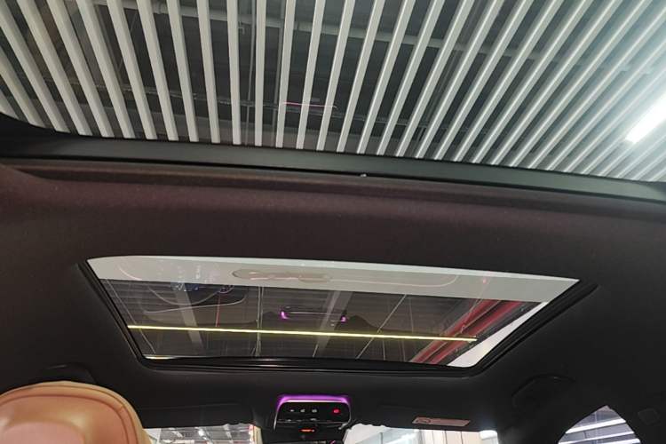 Used Mercedes-Benz E-Class 2025 Facelift E 300 L Luxury Edition Headliner