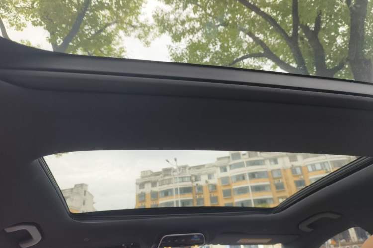 Used Mercedes-Benz E-Class 2025 Facelift E 300 L Fashion Edition Headliner