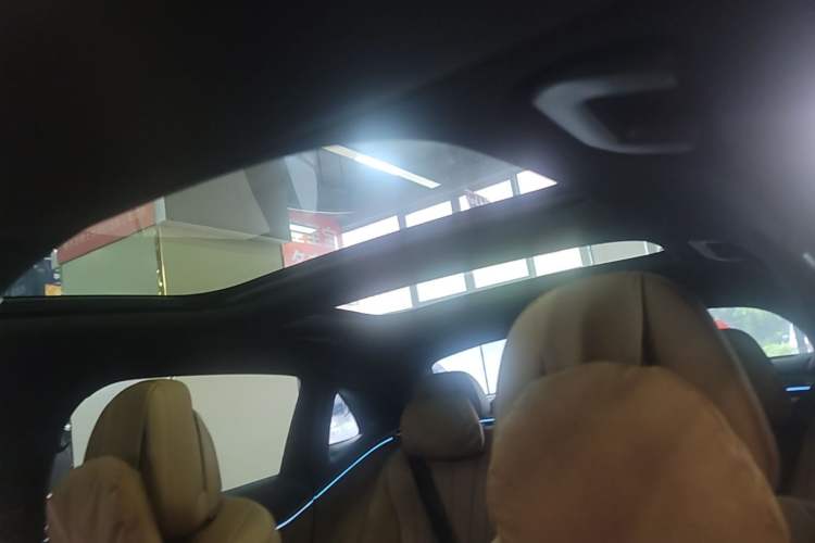Used Mercedes-Benz E-Class 2025 Facelift E 300 L Fashion Edition Headliner