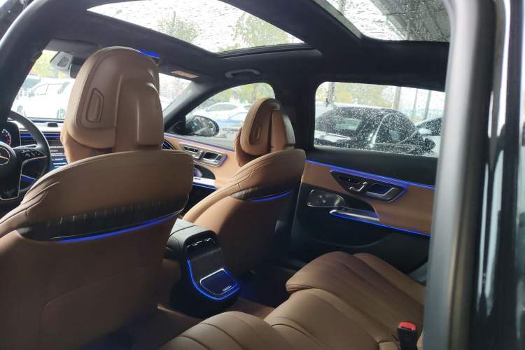 Used Mercedes-Benz E-Class 2025 E 300 L Luxury Model Headliner