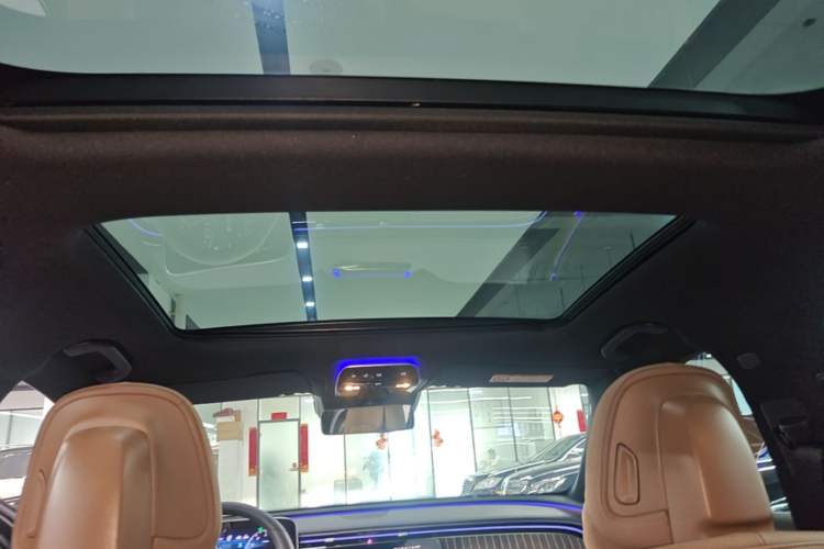 Used Mercedes-Benz E-Class 2025 Facelift E 300 L Fashion Edition Headliner