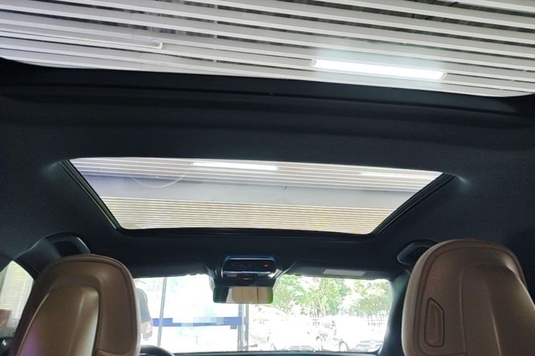 Used Mercedes-Benz E-Class 2025 Facelift E 300 L Luxury Edition Headliner