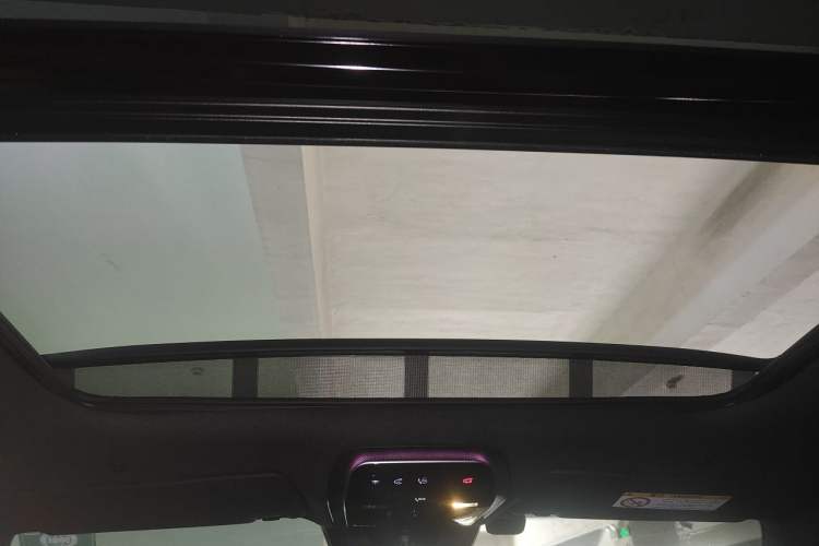 Used Mercedes-Benz E-Class 2025 E 260 L Headliner