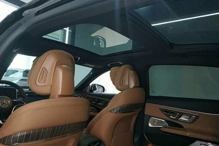 Used Mercedes-Benz E-Class 2025 Facelift E 300 L Luxury Edition Headliner