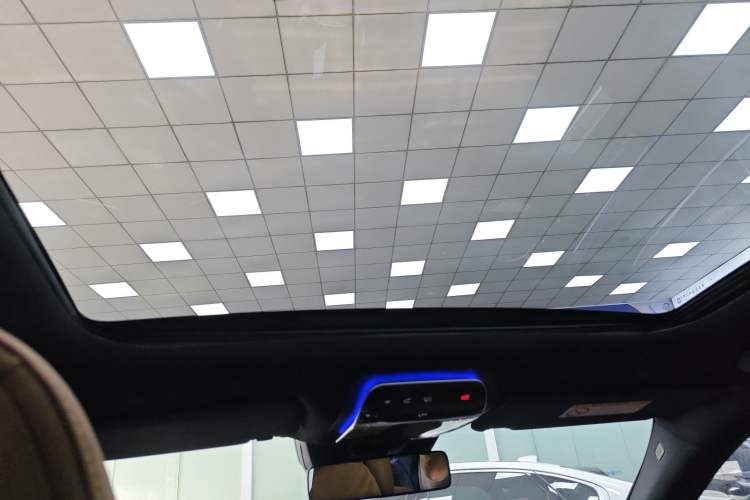 Used Mercedes-Benz E-Class 2025 E 260 L Headliner
