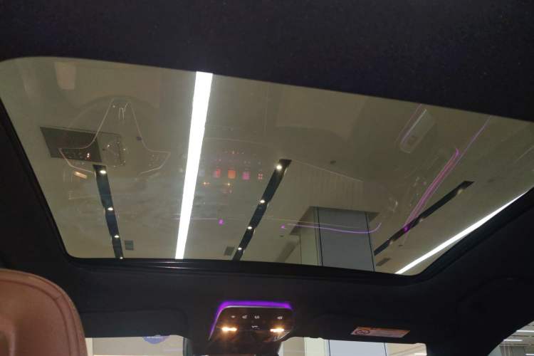Used Mercedes-Benz E-Class 2025 Facelift E 300 L Fashion Edition Headliner