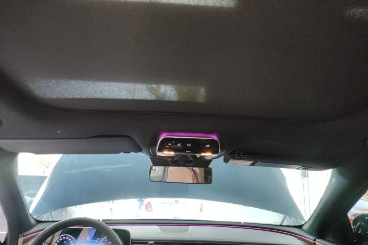 Used Mercedes-Benz E-Class 2025 E 260 L Headliner