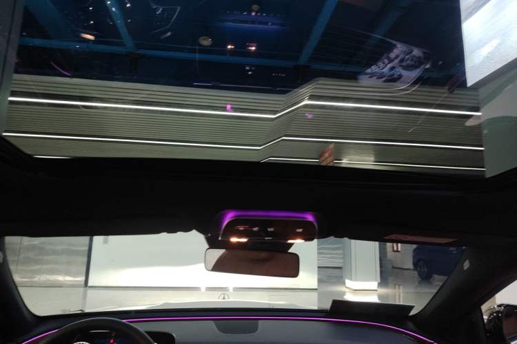 Used Mercedes-Benz E-Class 2025 E 260 L Headliner