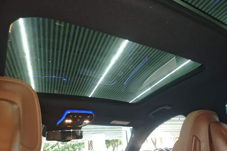 Used Mercedes-Benz E-Class 2025 Facelift E 300 L Luxury Sport Edition Headliner