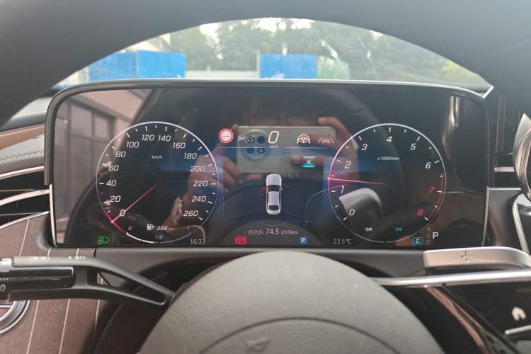 Used Mercedes-Benz E-Class 2025 Facelift E 300 L Fashion Edition Instrument Cluster