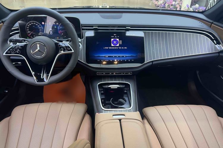 Used Mercedes-Benz E-Class 2025 Facelift E 300 L Fashion Edition Interior 1