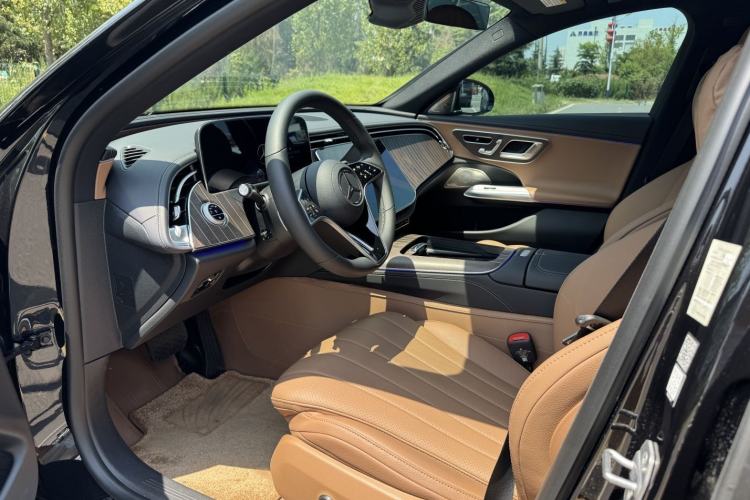 Used Mercedes-Benz E-Class 2025 Facelift E 300 L Fashion Edition Interior 1