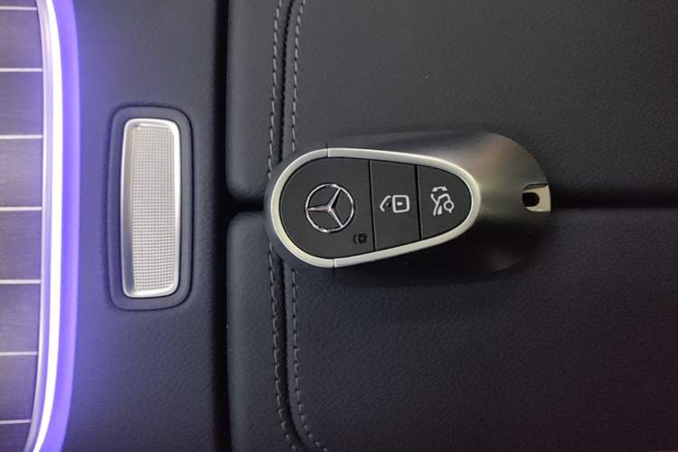 Used Mercedes-Benz E-Class 2025 E 300 L Luxury Model Interior 1