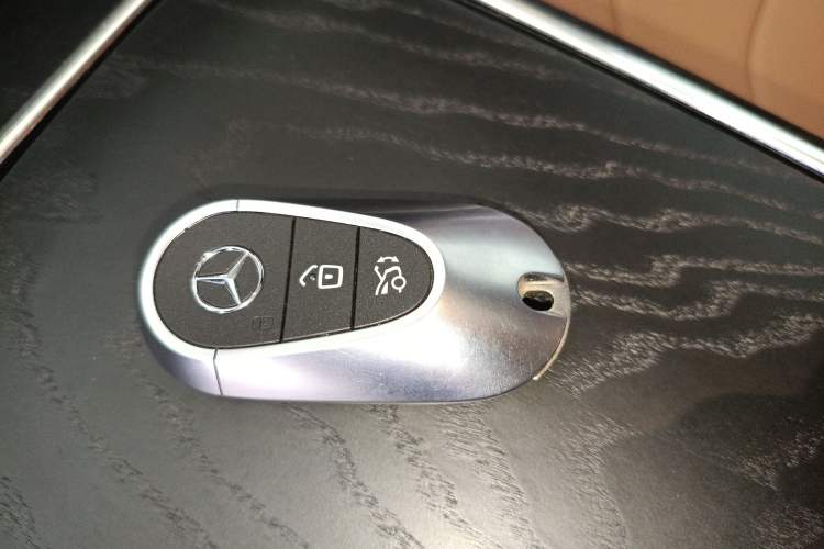 Used Mercedes-Benz E-Class 2025 Facelift E 300 L Luxury Sport Edition Interior 1