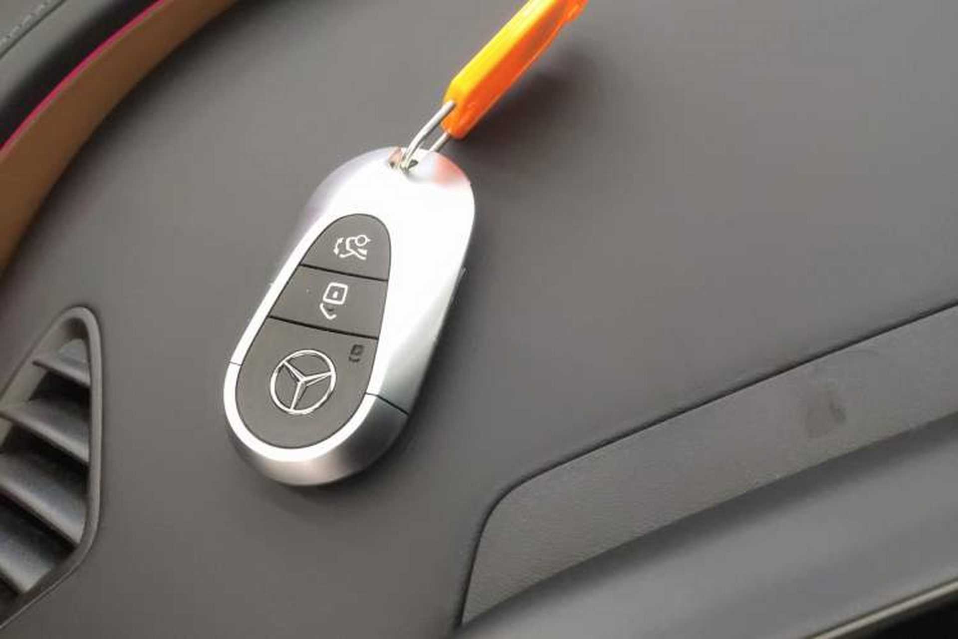 Used Mercedes-Benz E-Class 2025 Facelift E 300 L Fashion Edition Interior 1