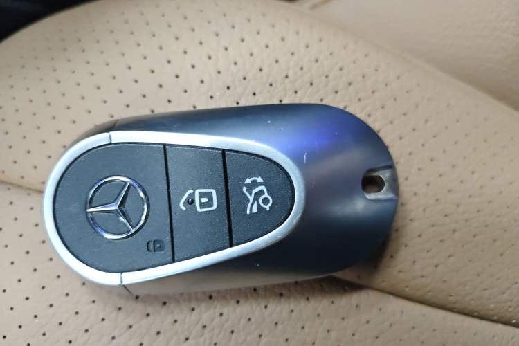 Used Mercedes-Benz E-Class 2025 E 260 L Interior 1