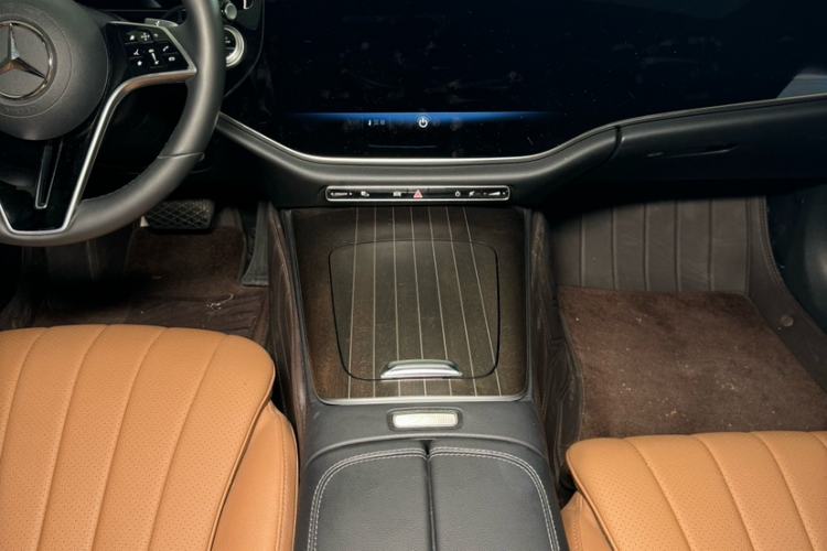Used Mercedes-Benz E-Class 2025 Facelift E 300 L Luxury Edition Interior 1