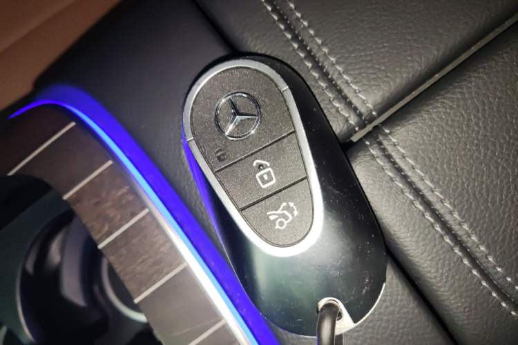 Used Mercedes-Benz E-Class 2025 Facelift E 300 L Fashion Edition Interior 1