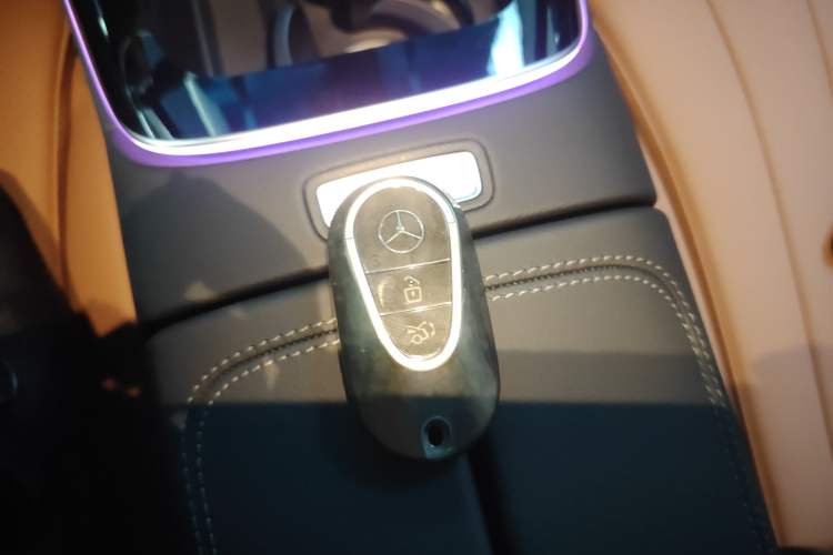 Used Mercedes-Benz E-Class 2025 E 260 L Interior 1
