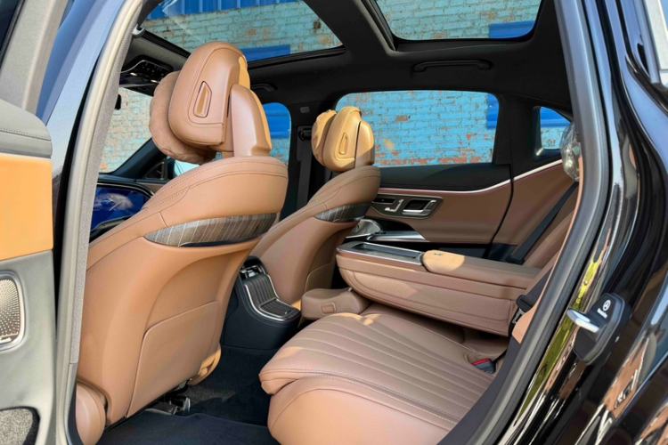 Used Mercedes-Benz E-Class 2025 Facelift E 300 L Luxury Edition Interior 10
