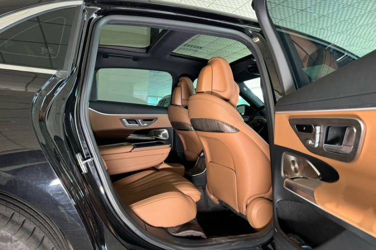Used Mercedes-Benz E-Class 2025 Facelift E 300 L Luxury Edition Interior 10