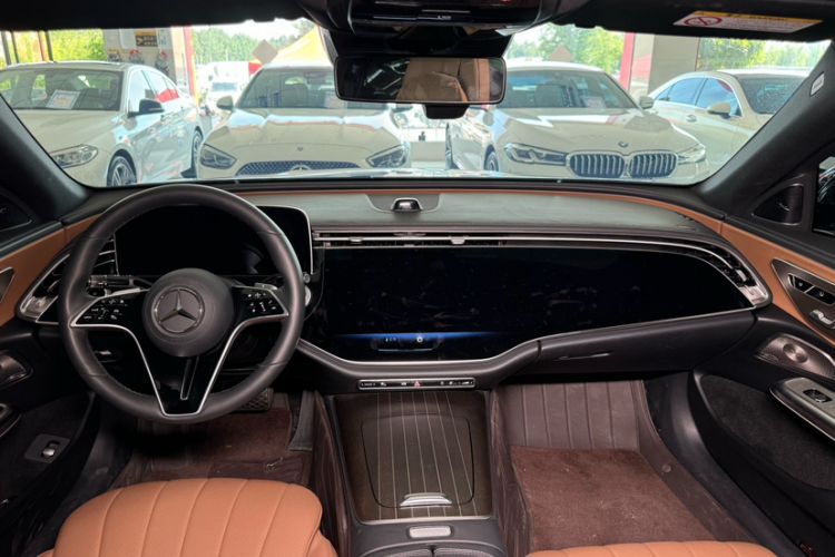 Used Mercedes-Benz E-Class 2025 Facelift E 300 L Luxury Edition Interior 11