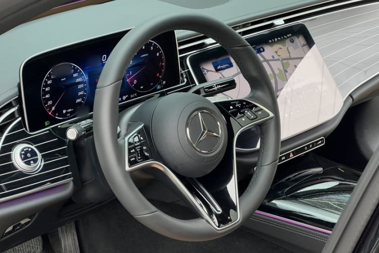 Used Mercedes-Benz E-Class 2025 E 260 L Interior 12
