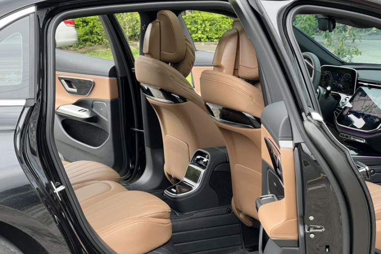 Used Mercedes-Benz E-Class 2025 E 260 L Interior 13