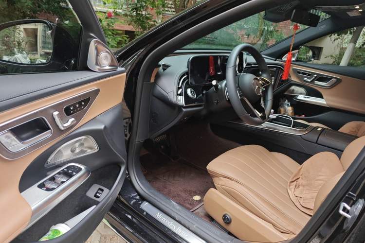 Used Mercedes-Benz E-Class 2025 Facelift E 300 L Luxury Edition Interior 3