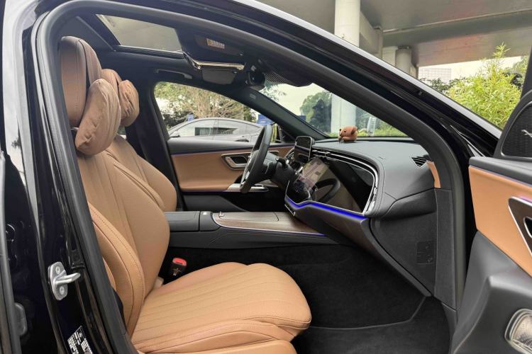 Used Mercedes-Benz E-Class 2025 E 300 L Luxury Model Interior 3