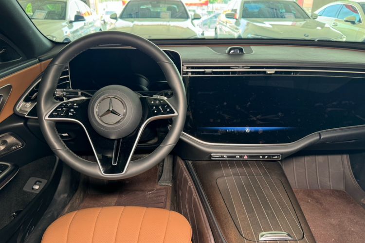 Used Mercedes-Benz E-Class 2025 Facelift E 300 L Luxury Edition Interior 3