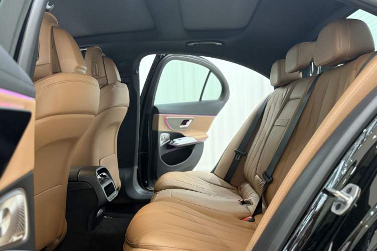 Used Mercedes-Benz E-Class 2025 Restyled E 300 Luxury Sport Edition Interior 4