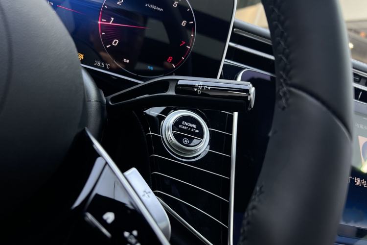 Used Mercedes-Benz E-Class 2025-Year Facelift E 260 L Interior 4