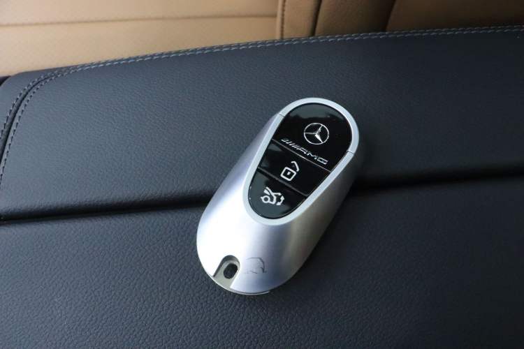 Used Mercedes-Benz E-Class 2025-Year Facelift E 260 L Interior 4