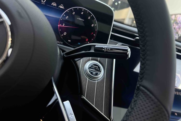 Used Mercedes-Benz E-Class 2025 Facelift E 300 L Fashion Edition Interior 4