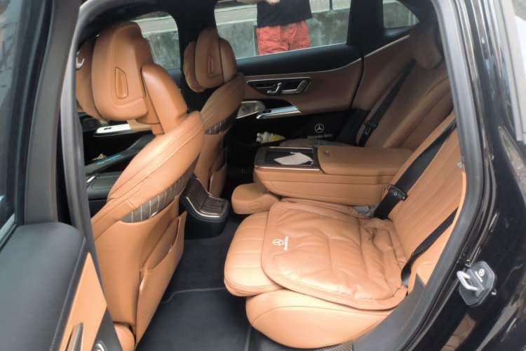 Used Mercedes-Benz E-Class 2025 Facelift E 300 L Luxury Edition Interior 4