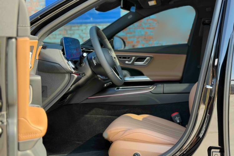Used Mercedes-Benz E-Class 2025 Facelift E 300 L Luxury Edition Interior 4