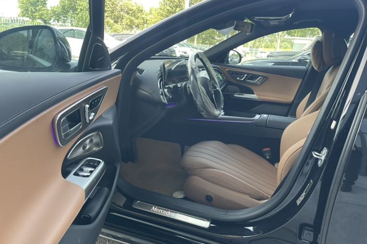 Used Mercedes-Benz E-Class 2025 Facelift E 300 L Luxury Edition Interior 4