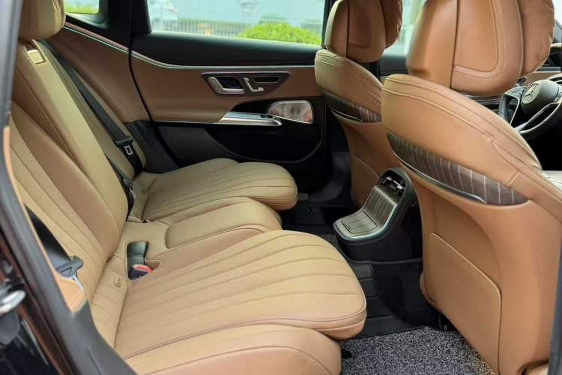 Used Mercedes-Benz E-Class 2025 E 300 L Luxury Model Interior 4