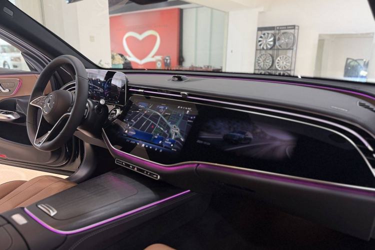 Used Mercedes-Benz E-Class 2025 Restyled E 300 Luxury Sport Edition Interior 5