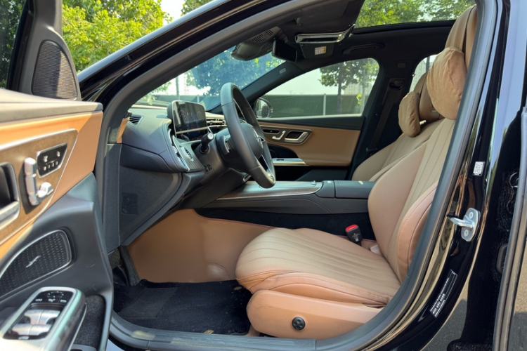 Used Mercedes-Benz E-Class 2025 E 300 L Stylish Model Interior 5
