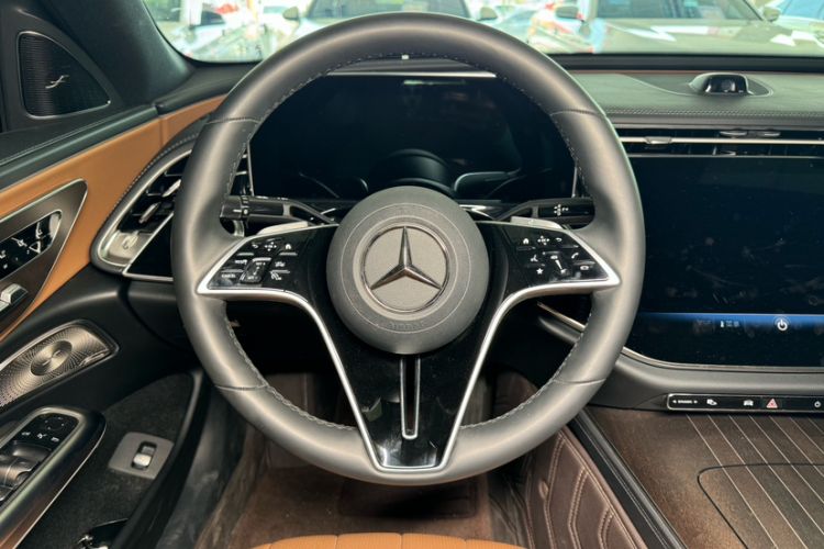Used Mercedes-Benz E-Class 2025 Facelift E 300 L Luxury Edition Interior 5