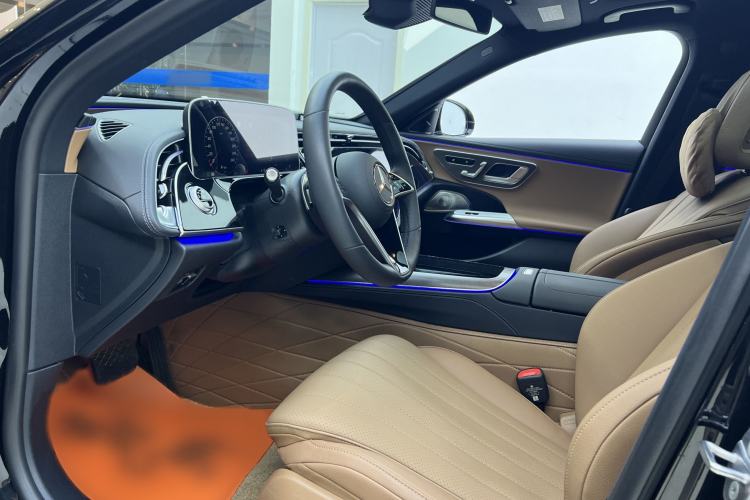 Used Mercedes-Benz E-Class 2025 E 300 L Luxury Model Interior 5