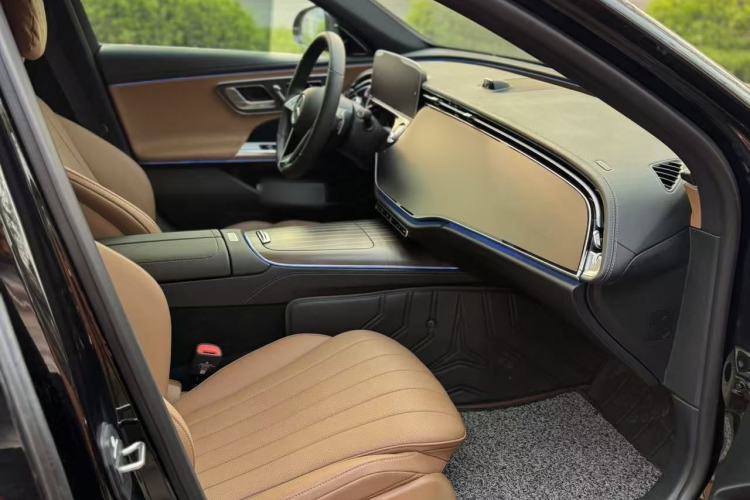 Used Mercedes-Benz E-Class 2025 E 300 L Luxury Model Interior 5