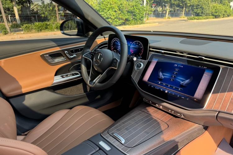 Used Mercedes-Benz E-Class 2025 E 300 L Stylish Model Interior 6