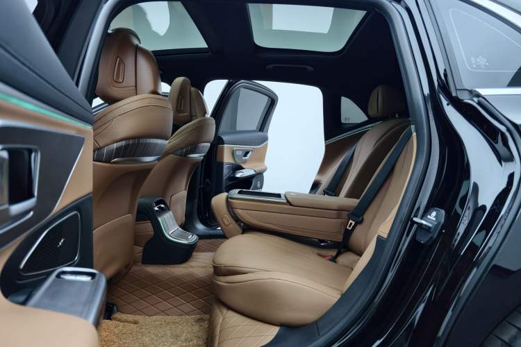 Used Mercedes-Benz E-Class 2025 E 300 L Stylish Model Interior 6