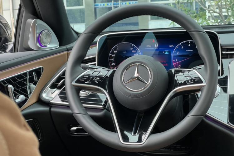 Used Mercedes-Benz E-Class 2025 E 260 L Interior 7
