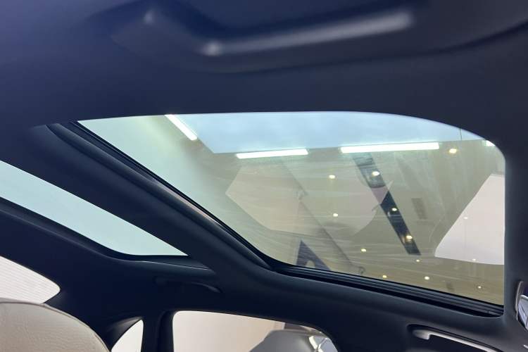 Used Mercedes-Benz E-Class 2025 E 300 L Luxury Model Interior 7